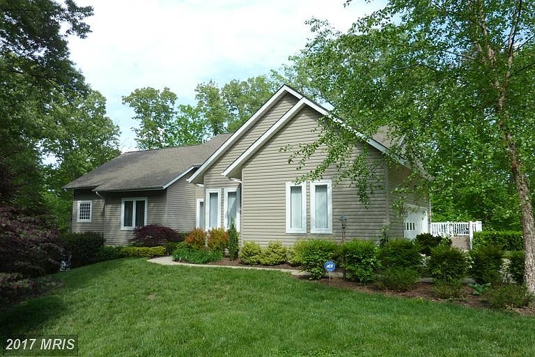 1st image of 10403 Edgewood Dr