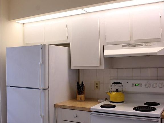 5th image of 201 W Lake Pointe Drive #107