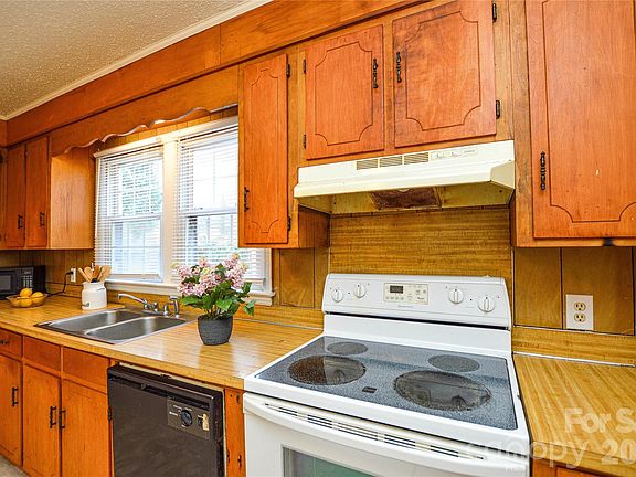 4th image of 1027 Morningside Park Dr