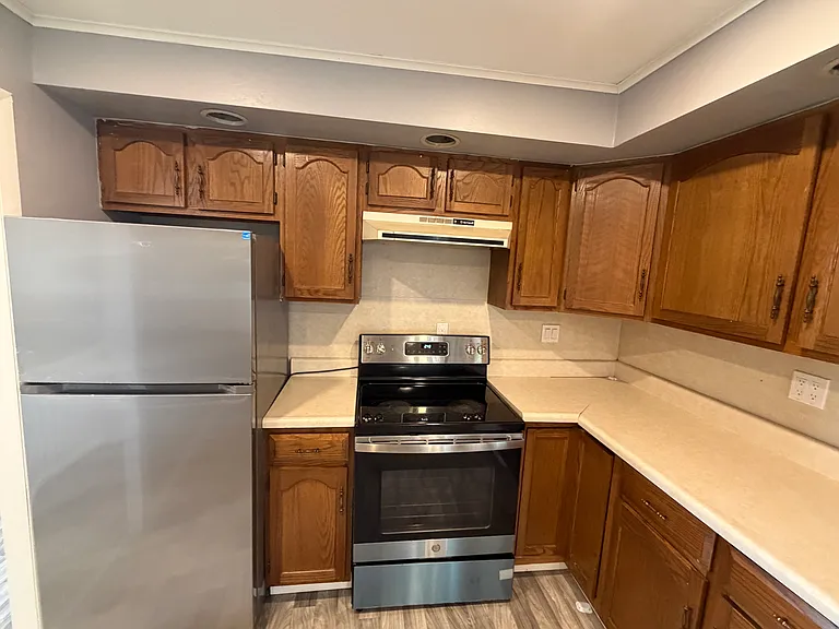 569 Main St #A — Photo 8