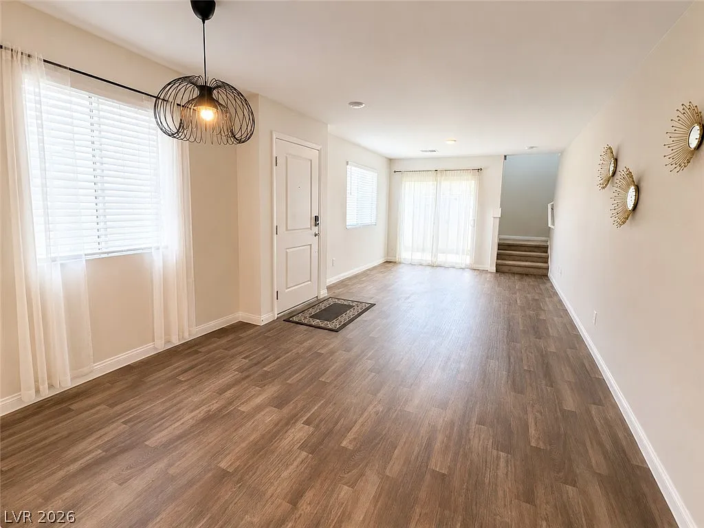 3 bed, 2.0 bath, 1273 sqft, $1,852 — Photo 3