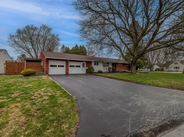 100 Augusta Dr, North Syracuse, NY 13212