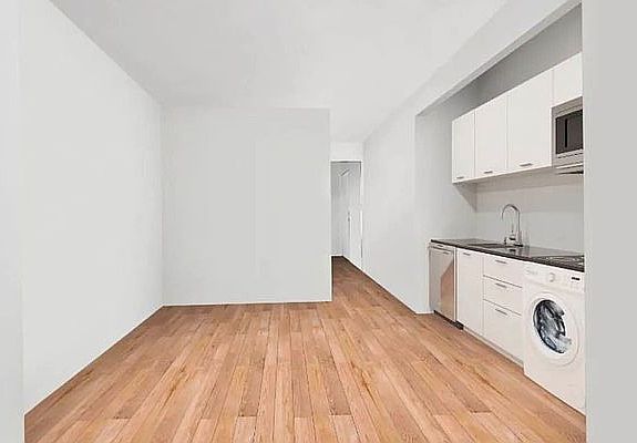 1st image of 324 W 4th St #5