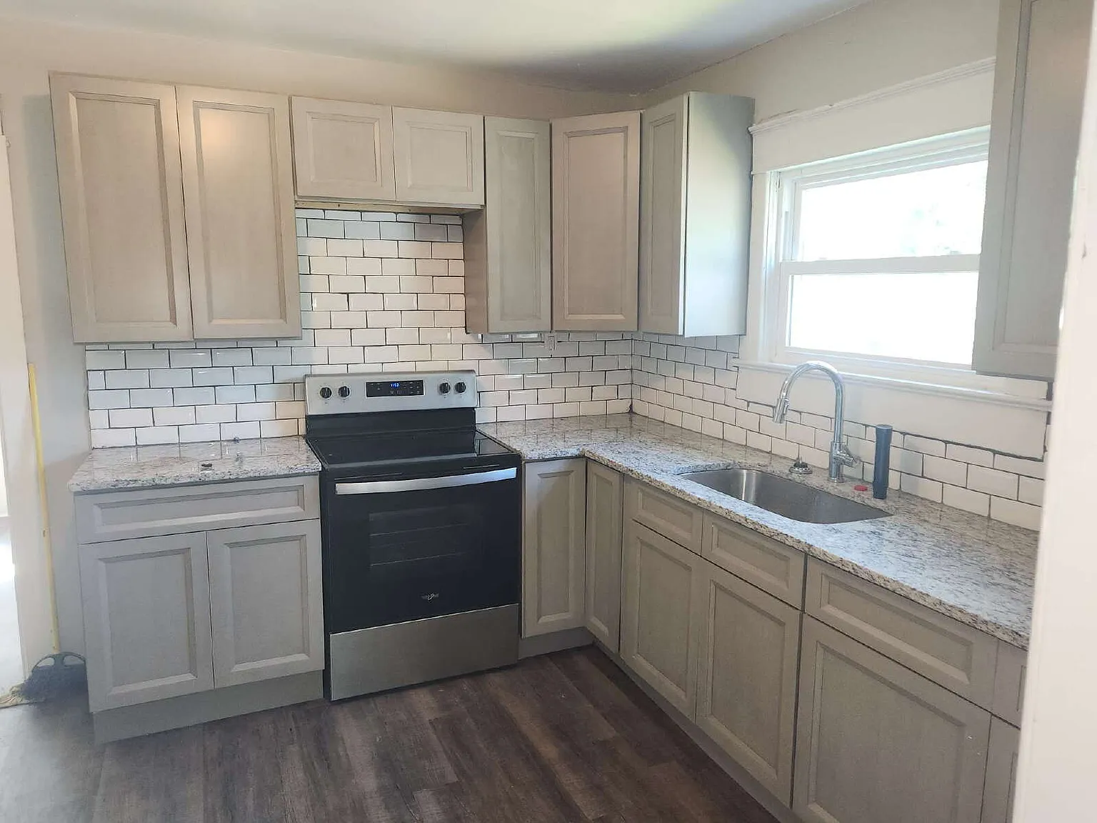 3 bed, 1.0 bath, 1532 sqft, $1,125 — Photo 3