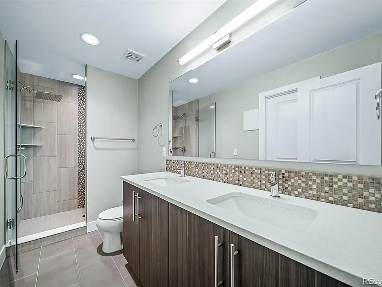 435 S Forest St #6 — Photo 25