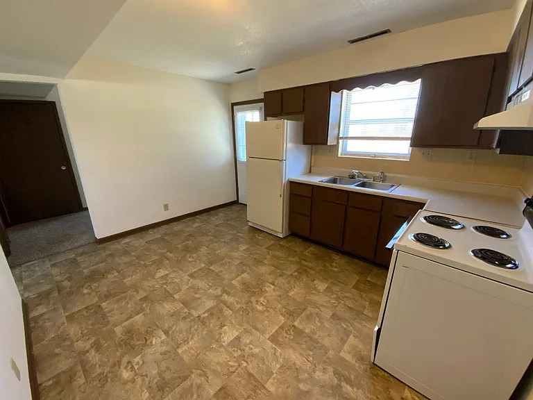 560 N East Park Ln — Photo 39