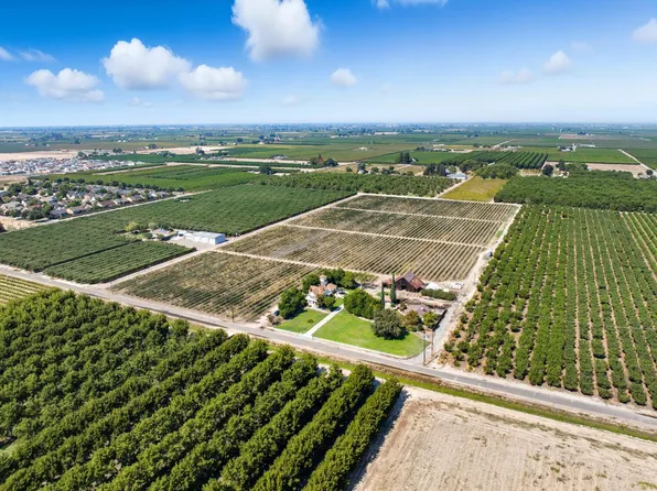 14192 E Kamm Ave, Kingsburg, CA 93631