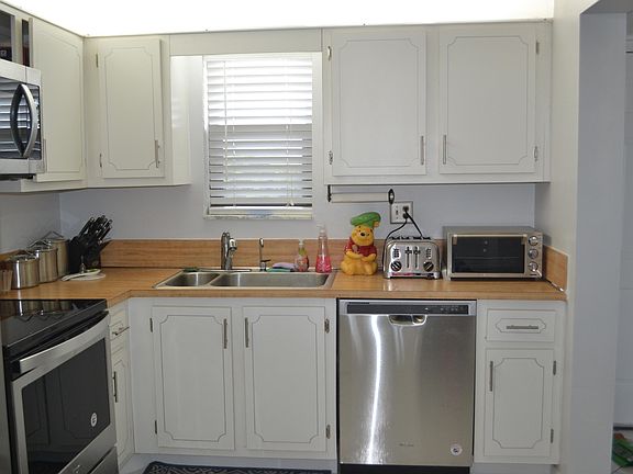 Home For Sale In Sandalfoot