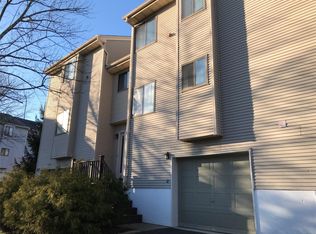 5 Devon Ct, Nanuet, NY 10954
