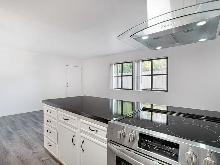 38th North Apartments — Photo 4