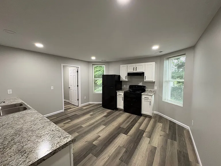 460 Riverside Dr #1 — Photo 5