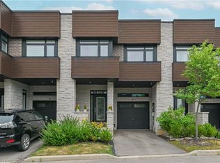 35 Midhurst Hts #15, Hamilton, ON L8J0K9