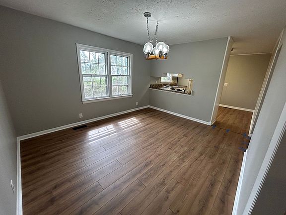 5th image of 2821 Cora Hill Ave NW