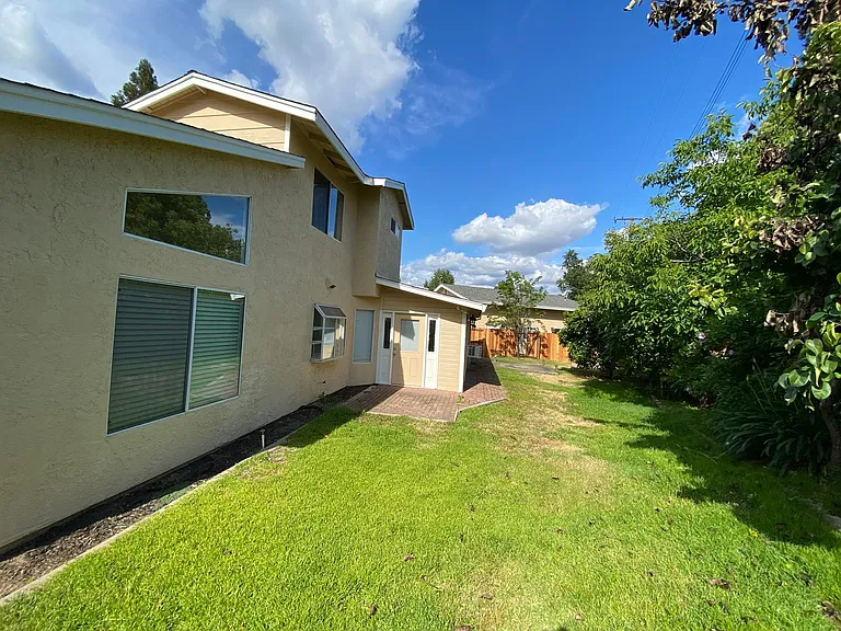8524 Oak Harbour Ct — Photo 24