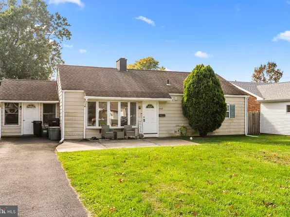 660 Austin Dr, Fairless Hills, PA 19030