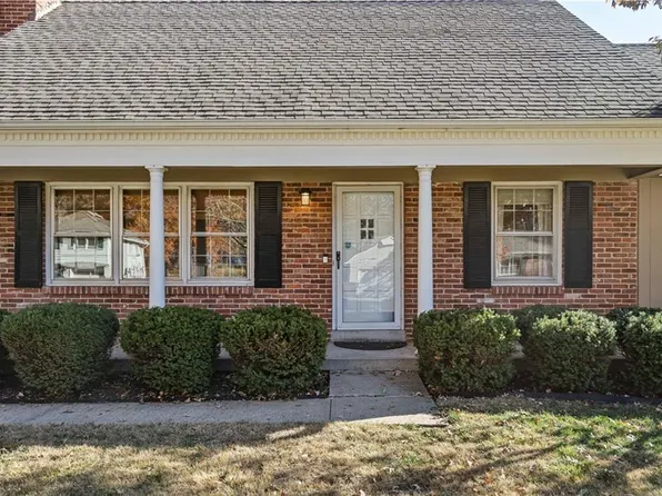 8741 Foster Ln, Overland Park, KS 66212