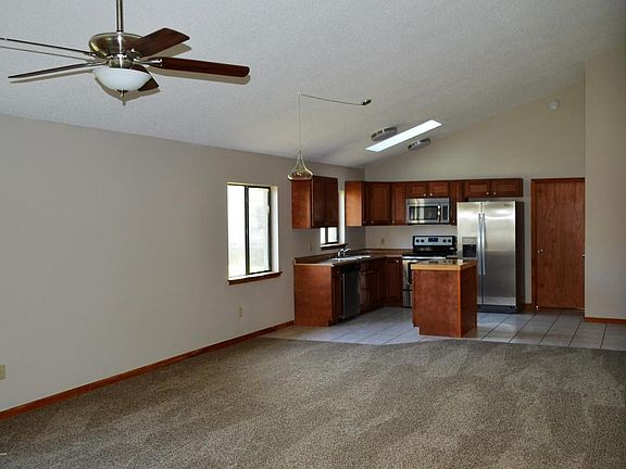 4th image of 907 Cherry St
