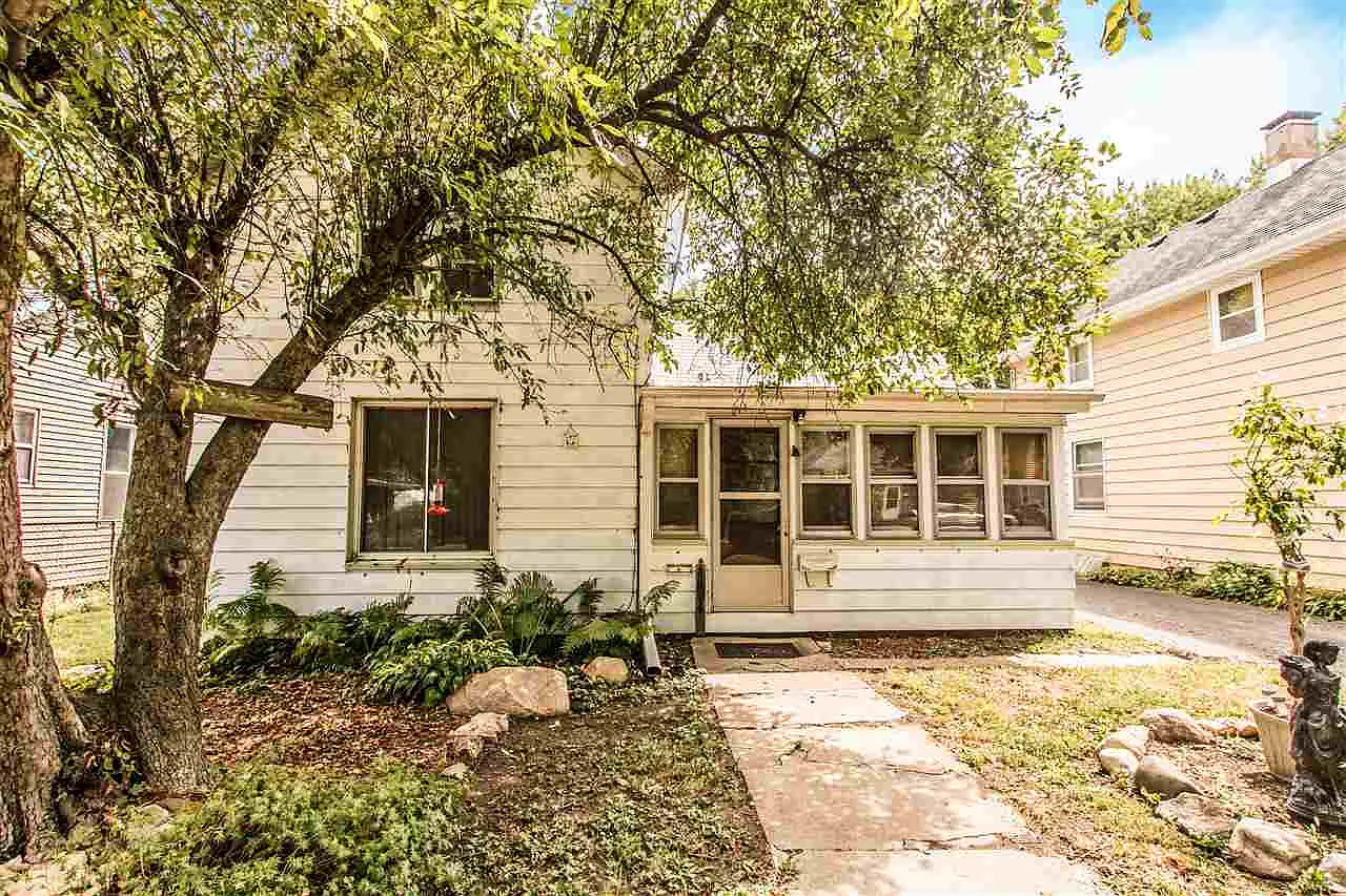 1624 N Cutright St photo 1
