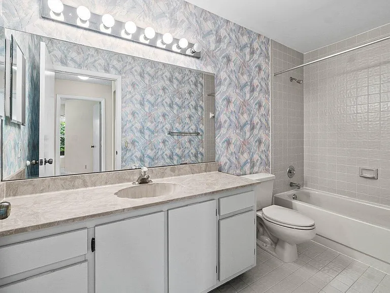 10001 Country Brook Rd — Photo 19