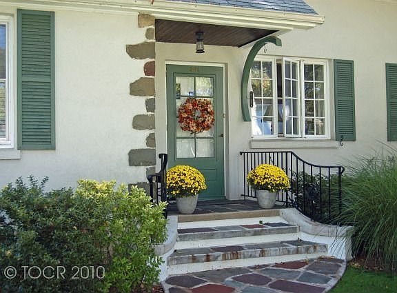2nd image of 384 Oakwood Dr