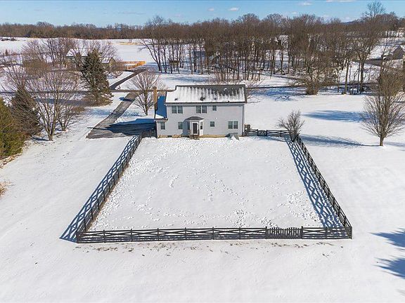 3rd image of 293 Quaint Swan Dale Dr