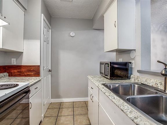 3rd image of 5150 Amesbury Dr APT 223
