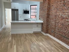 324 E 90th St, New York, NY