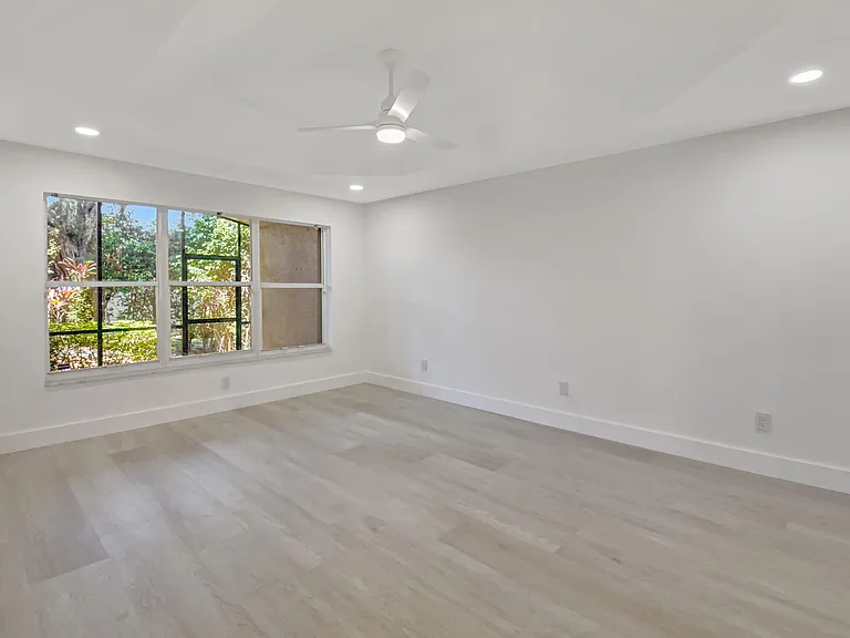 11287 Vivero Ave — Photo 23