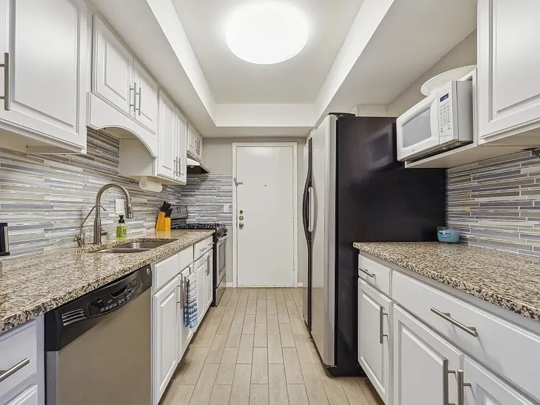 6851 Roswell Rd #F1 — Photo 12