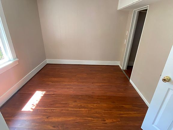 5th image of 320 E McKinley St