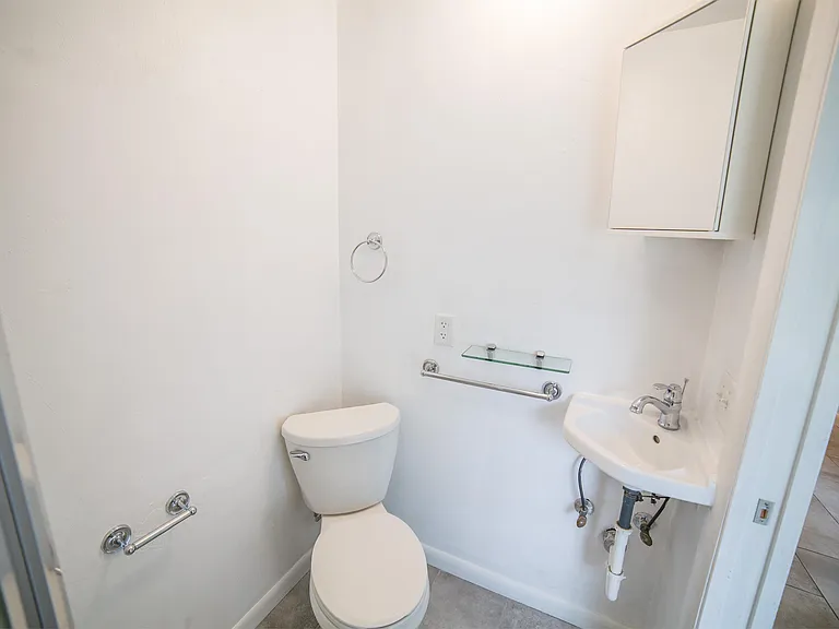 101 NW 7th Ter #10 — Photo 5