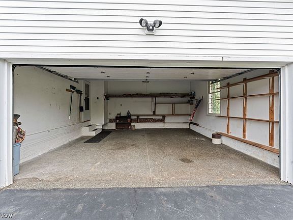 3rd image of 7566 Wake Robin Dr