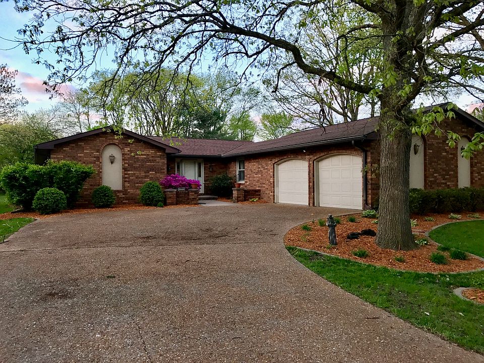 2nd image of 1111 W Deerbrook Dr