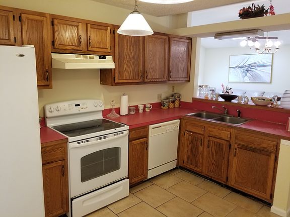 4th image of 734 Century Point Dr E