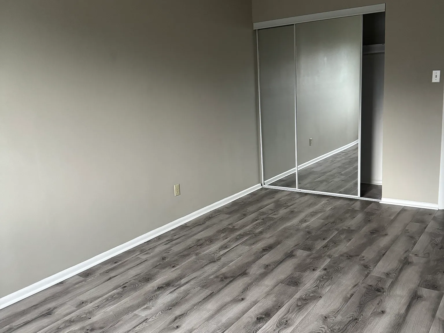 3 bed, 1.5 bath, 1469 sqft, $2,800 — Photo 3