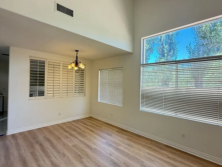 9 Skyflower Ln — Photo 6