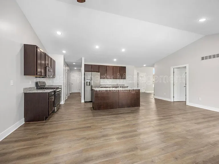 1368 S Village Cir — Photo 5