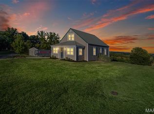 1148 Ridge Rd, Golden Eagle, IL 62036
