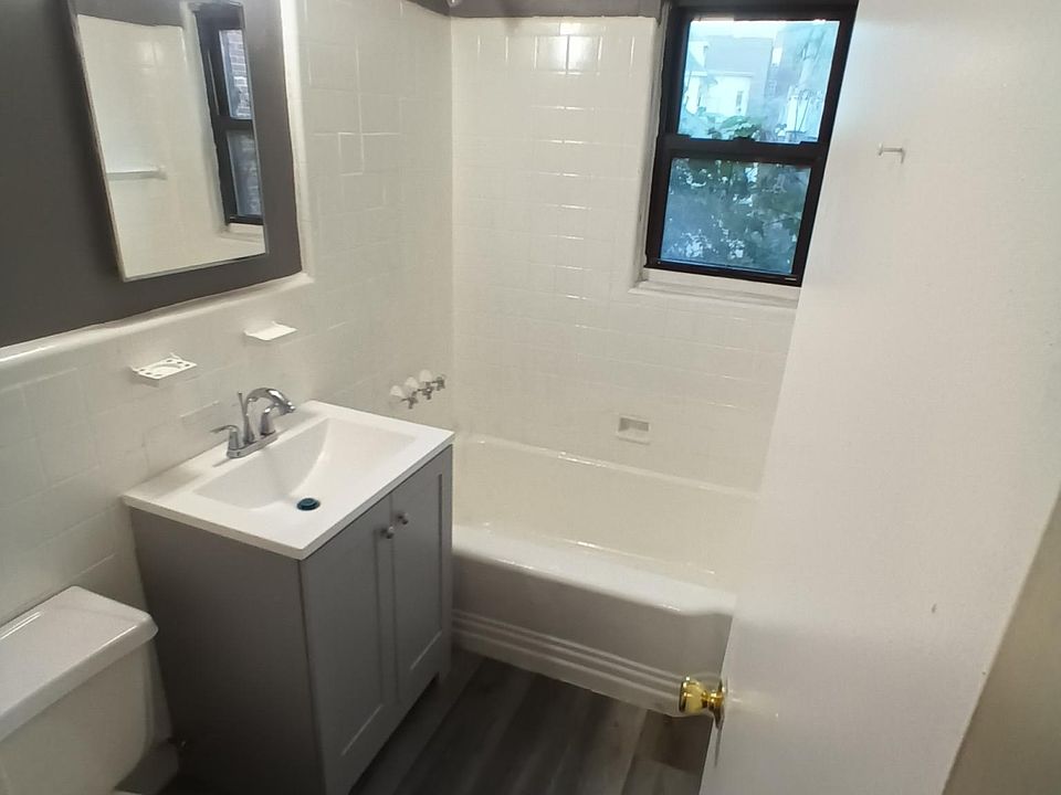 1st image of 425 Mount Prospect Ave APT 414