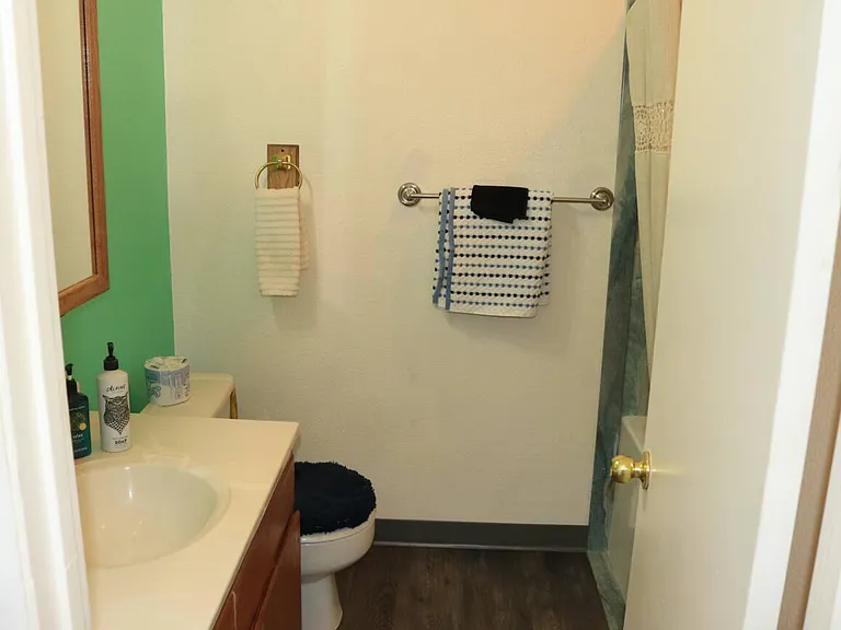 Full bathroom, upstairs.