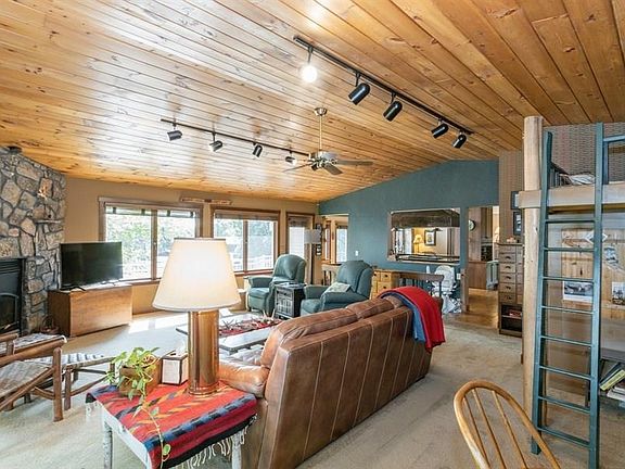 3rd image of 3866 Lake Vista Dr NE