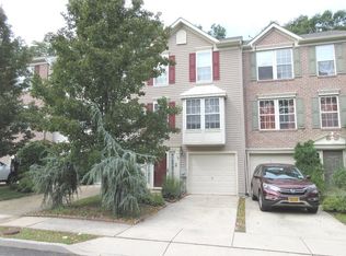 10 Golf View Ct, Pine Hill, NJ 08021