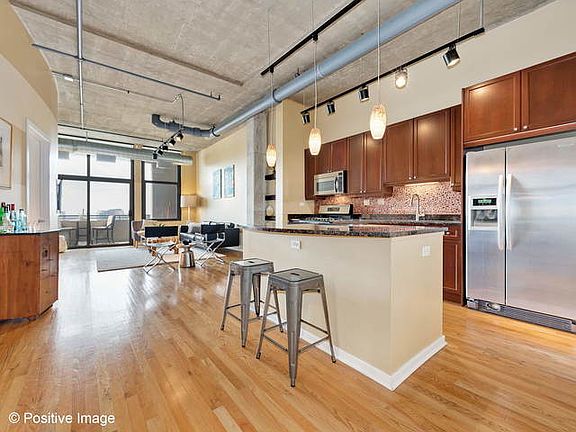 2nd image of 900 N Kingsbury St APT 1112