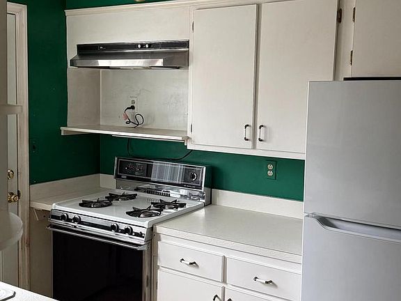 3rd image of 1928 Edgewood Rd