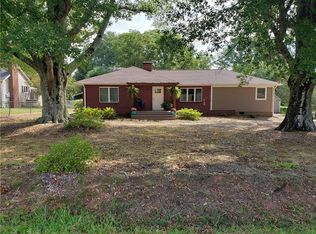 2032 Westminster Hwy, Walhalla, SC 29691