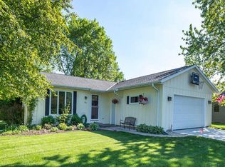 199 E Riverwood Dr, Oconomowoc, WI 53066