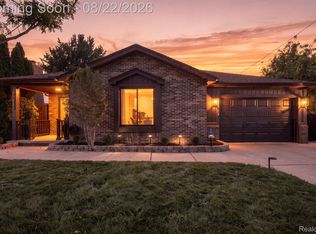 22733 Ridgeway St, Saint Clair Shores, MI 48080