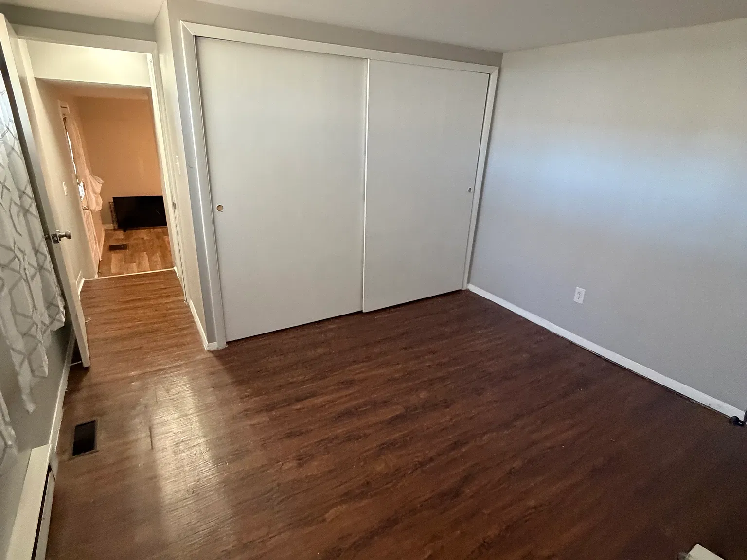 1 bed, 900 sqft, $1,350 — Photo 4