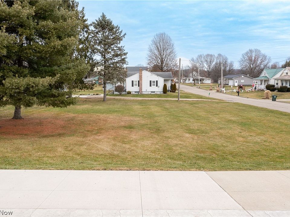 1st image of 0 7th St E