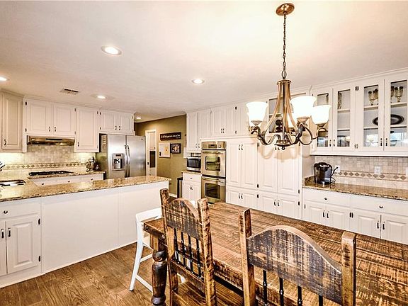 3rd image of 16640 Redbud Dr